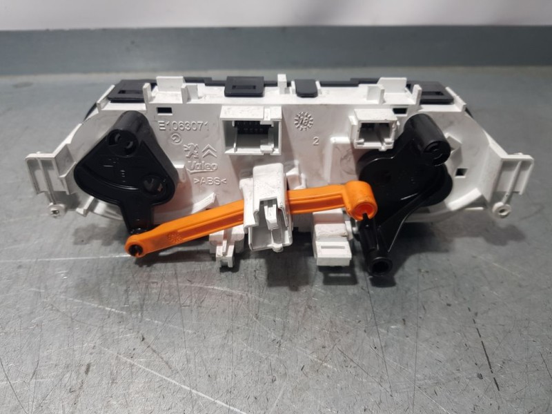 Recambio de mando calefaccion / aire acondicionado para peugeot 208 access referencia OEM IAM 9819611577 E117730413 