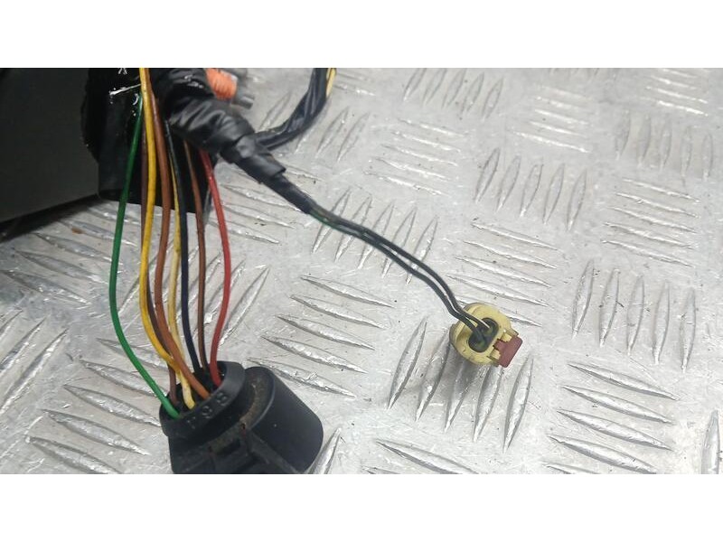 Recambio de retrovisor izquierdo para seat arona style edition referencia OEM IAM 6F1857507AC ELECTRICO 8 Y 2 CABLES ELECTRICO 8