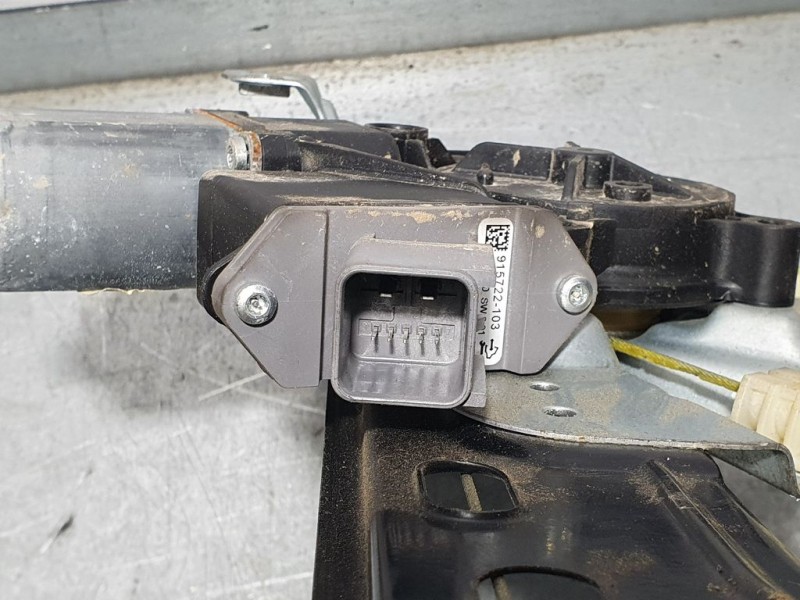 Recambio de elevalunas delantero derecho para opel insignia berlina essentia referencia OEM IAM 02951582 966436104 BROSE ELECTRI