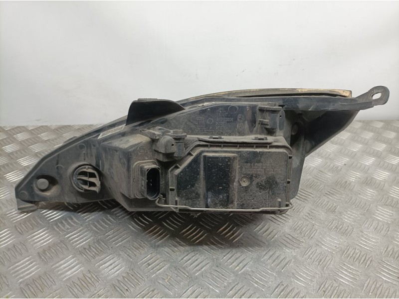 Recambio de faro derecho para ford focus berlina (cak) ambiente referencia OEM IAM 2M5113W029BD  