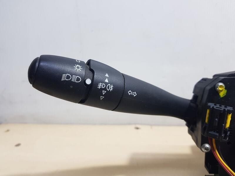 Recambio de mando luces y limpia para citroën c3 1.4 hdi 16v exclusive referencia OEM IAM 96488227XT VALEO 607105