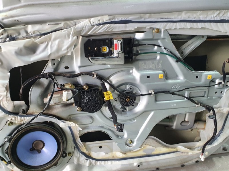 Recambio de elevalunas delantero derecho para kia cerato 2.0 ex crdi berlina (4-ptas.) referencia OEM IAM 824022F010  ELECTRICO 