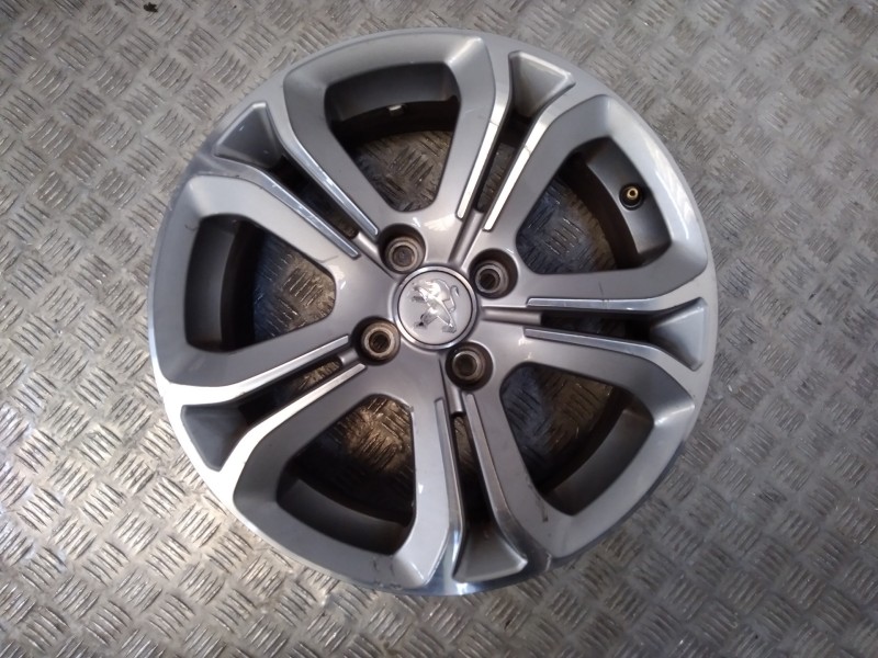 Recambio de llanta para peugeot 208 allure referencia OEM IAM 6X16 4 TORN ET23 ALUMINIO 