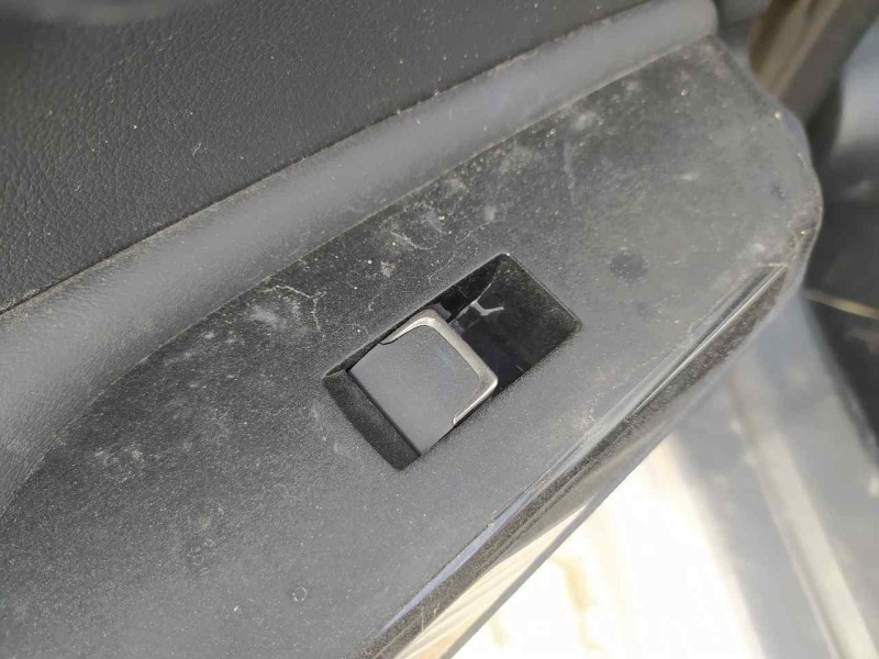 Recambio de mando elevalunas trasero izquierdo para lexus es 300h referencia OEM IAM 8481033140  