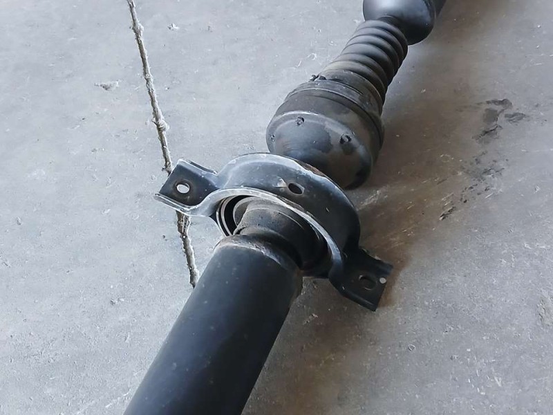 Recambio de transmision central para kia sportage ex referencia OEM IAM 493002E000  TRASERA