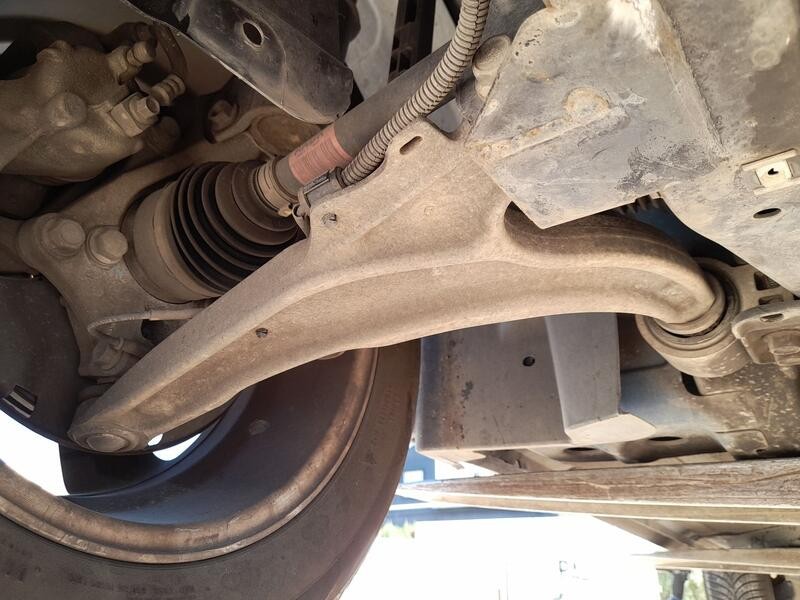 Recambio de brazo suspension inferior delantero derecho para chevrolet cruze (j300) 1.6 referencia OEM IAM 13334023  