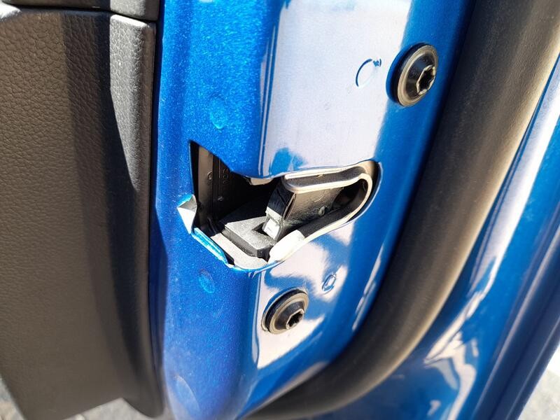 Recambio de cerradura puerta delantera derecha para chevrolet cruze (j300) 1.6 referencia OEM IAM 13579515  