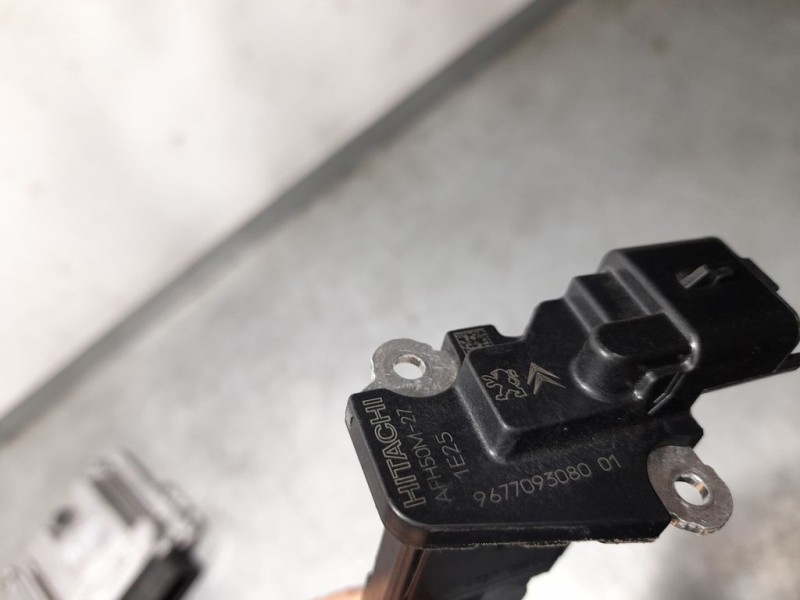 Recambio de caudalimetro para citroën c4 1.5 hdi referencia OEM IAM 9677093080 AFH50M27 HITACHI