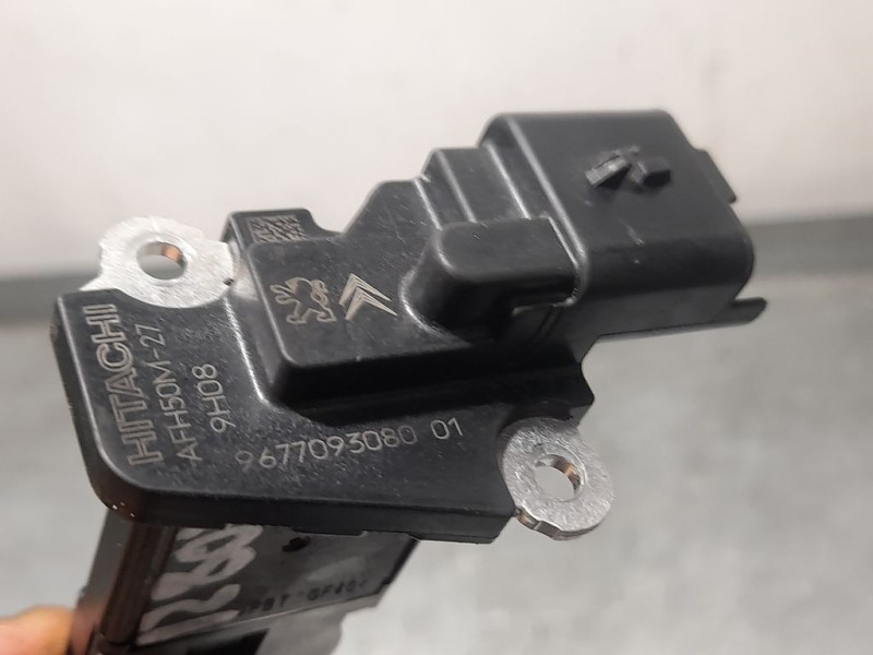 Recambio de caudalimetro para peugeot 208 1.6 e-hdi fap referencia OEM IAM 9677093080 AFH50M27 HITACHI