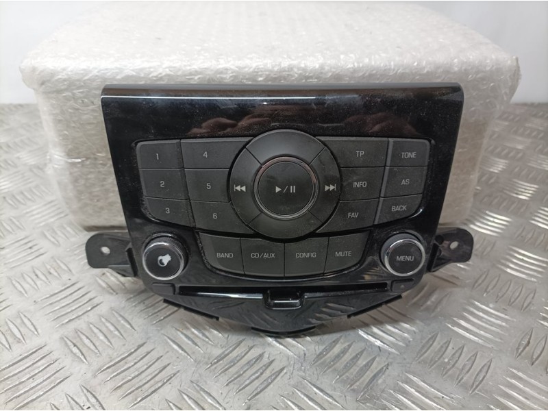 Recambio de mando radio para chevrolet cruze hatchback ls+ referencia OEM IAM 95979459  BOTON TOCADO