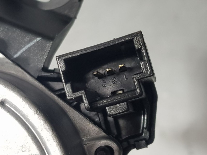 Recambio de motor limpia trasero para renault clio iv expression referencia OEM IAM 287105483RC W000034936 VALEO 3 PINS