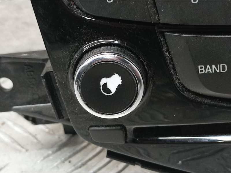Recambio de mando radio para chevrolet cruze hatchback ls+ referencia OEM IAM 95979459  BOTON TOCADO