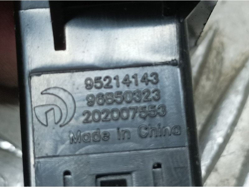 Recambio de warning para chevrolet cruze hatchback ls+ referencia OEM IAM 95214143 96850623 