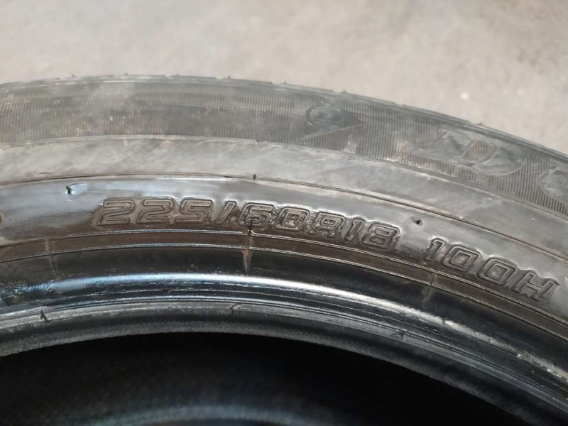 Recambio de neumatico pareja para neumaticos reutilizados - referencia OEM IAM 2256018100H 225/60/18/100H DUNLOP