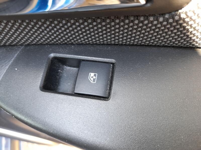 Recambio de mando elevalunas trasero derecho para chevrolet cruze (j300) 1.6 referencia OEM IAM 20933566  