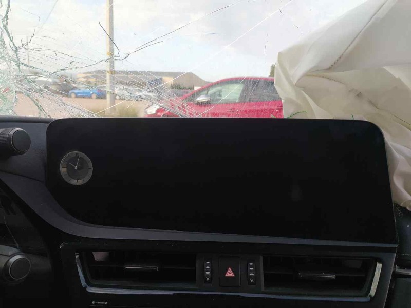 Recambio de sistema navegacion gps para lexus es 300h referencia OEM IAM 8611133230  