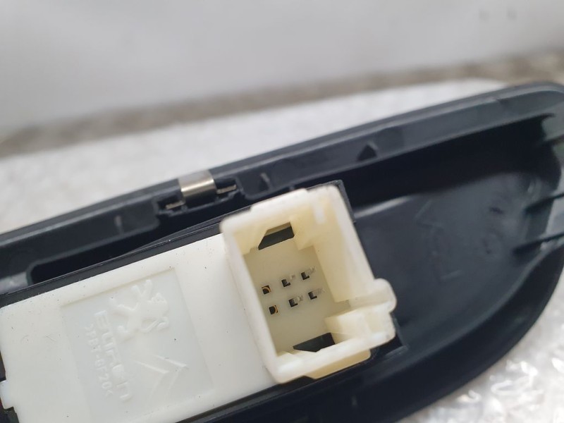 Recambio de mando elevalunas trasero derecho para citroën c4 1.5 hdi referencia OEM IAM SIN REF  