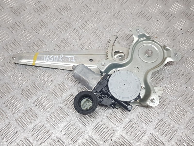 Recambio de elevalunas trasero izquierdo para toyota urban cruiser (_p1_) 1.33 (nsp110_) referencia OEM IAM 6980442040  6 PINS