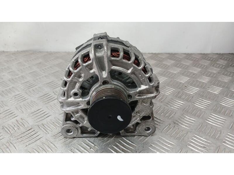 Recambio de alternador para nissan qashqai ii (j11, j11_) 1.2 dig-t referencia OEM IAM 231004BE0B BOSCH F000BL0814