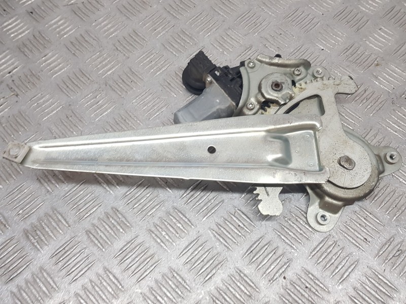 Recambio de elevalunas trasero izquierdo para toyota urban cruiser (_p1_) 1.33 (nsp110_) referencia OEM IAM 6980442040  6 PINS