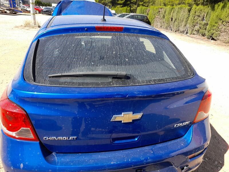 Recambio de porton trasero para chevrolet cruze (j300) 1.6 referencia OEM IAM 95268891 TOCADO 