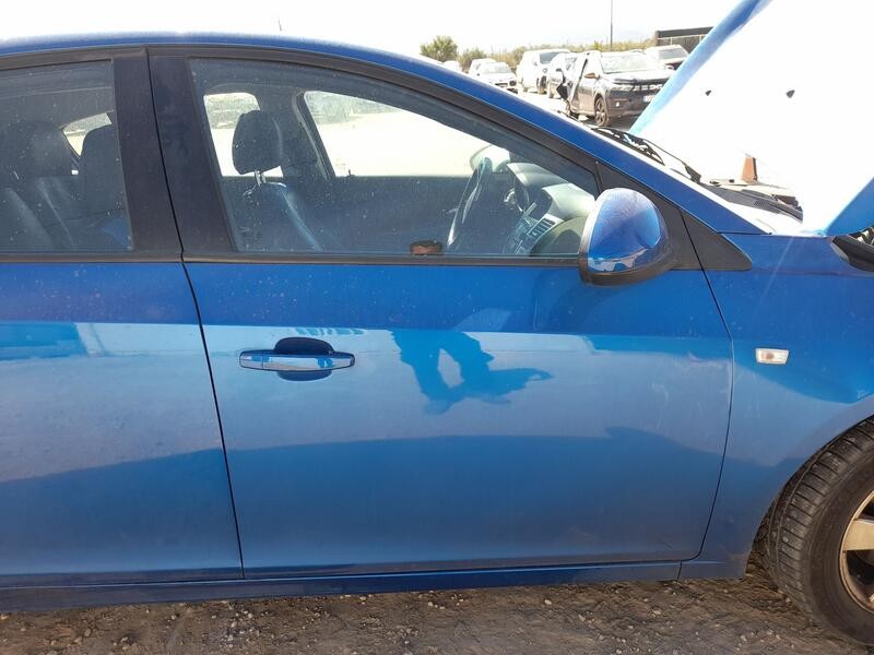 Recambio de puerta delantera derecha para chevrolet cruze (j300) 1.6 referencia OEM IAM 95987758  