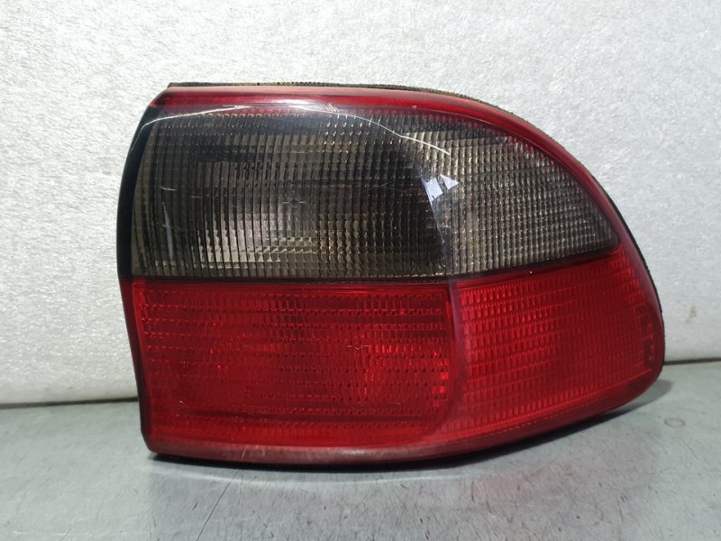 Recambio de piloto trasero derecho para opel omega b básico berlina referencia OEM IAM SIN REF  EXTERIOR