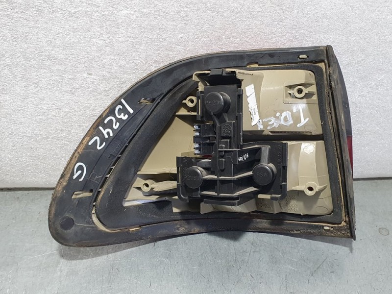 Recambio de piloto trasero derecho para opel omega b básico berlina referencia OEM IAM SIN REF  EXTERIOR