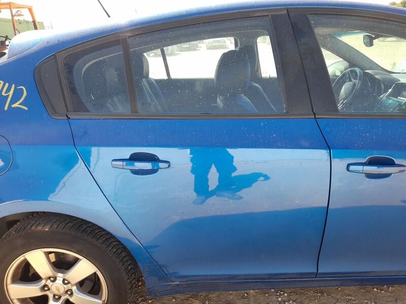 Recambio de puerta trasera derecha para chevrolet cruze (j300) 1.6 referencia OEM IAM 95476405  