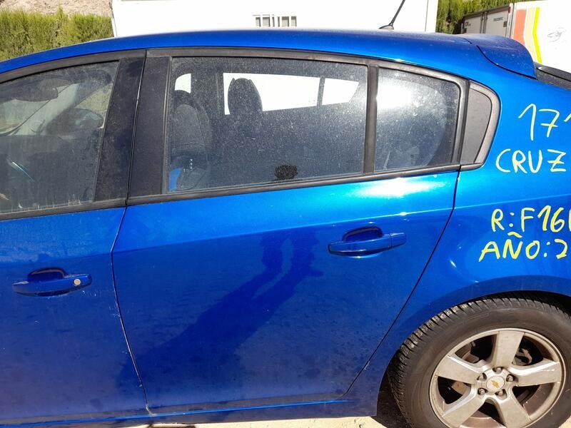Recambio de puerta trasera izquierda para chevrolet cruze (j300) 1.6 referencia OEM IAM 95476404  