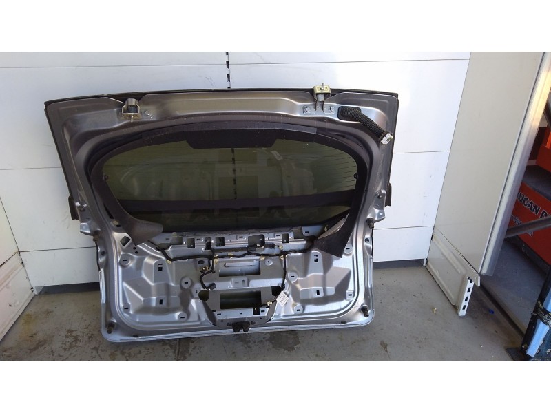 Recambio de porton trasero para citroën c4 1.5 hdi referencia OEM IAM 9834272080  