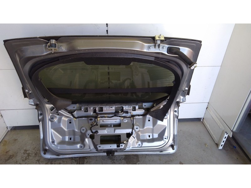 Recambio de porton trasero para citroën c4 1.5 hdi referencia OEM IAM 9834272080  