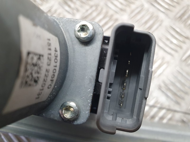 Recambio de elevalunas delantero derecho para ds 4 desire referencia OEM IAM 121786AVD  ELECTRICO