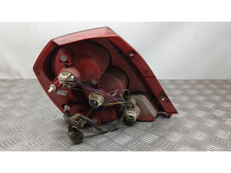 Recambio de piloto trasero derecho para chevrolet aveo / kalos hatchback (t200) 1.2 referencia OEM IAM 96540269 CANTO ROTO 