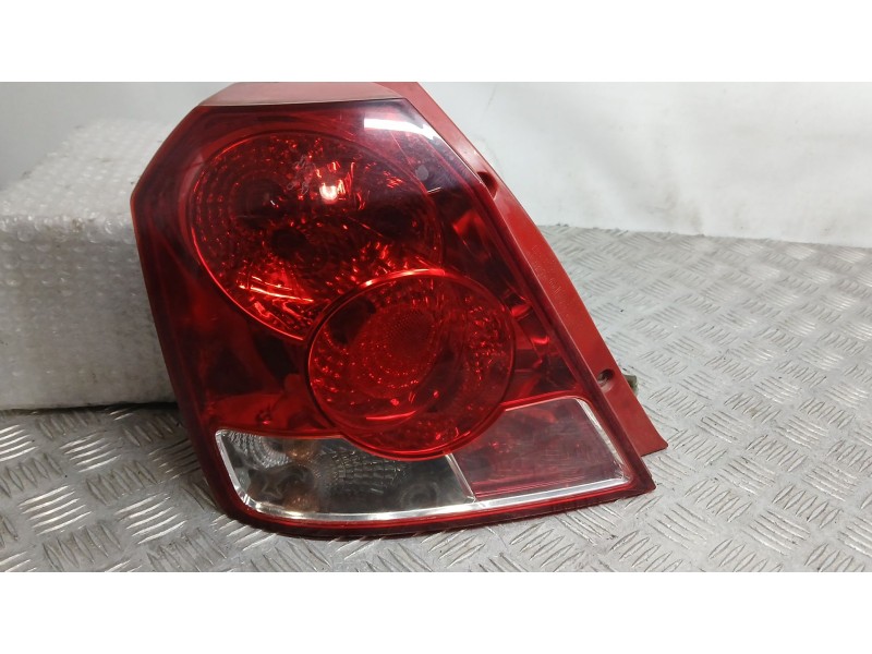 Recambio de piloto trasero izquierdo para chevrolet aveo / kalos hatchback (t200) 1.2 referencia OEM IAM 96540268  