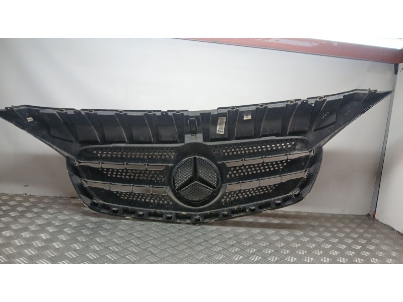 Recambio de rejilla delantera para mercedes-benz citan monospace (w415) 109 cdi (415.703) referencia OEM IAM 623103017R ROZADA 