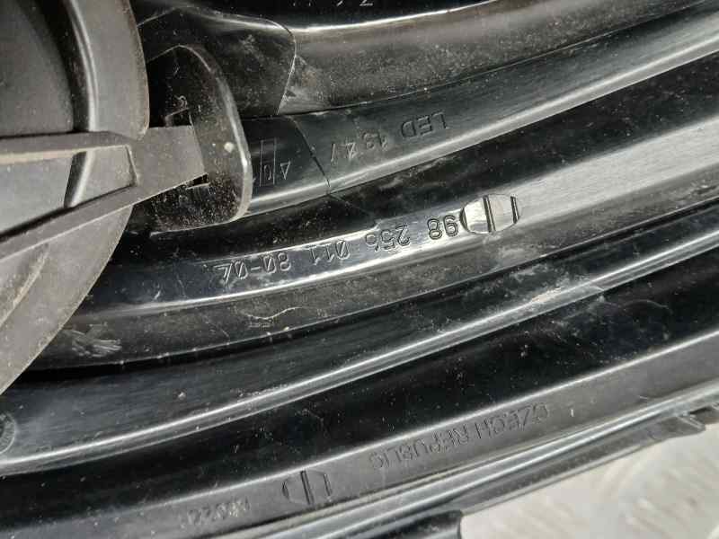 Recambio de piloto trasero derecho para peugeot 208 style referencia OEM IAM 9825601180  ROZADO