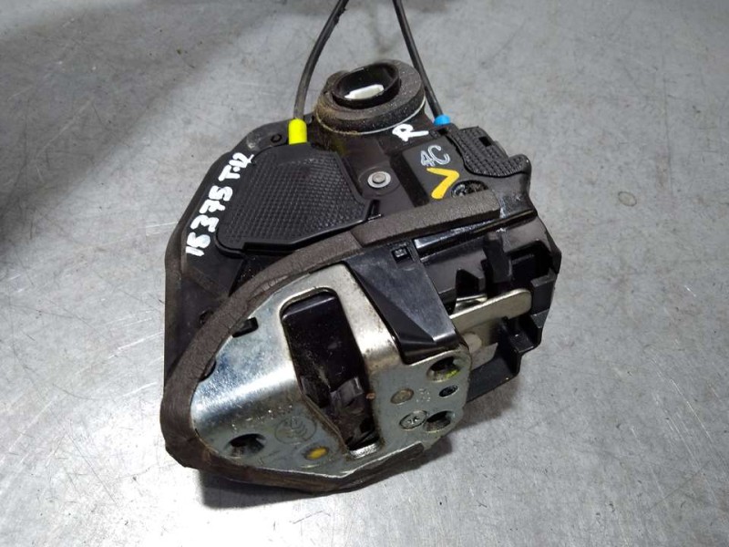 Recambio de cerradura puerta trasera izquierda para toyota auris active referencia OEM IAM 6906005050  4 PINES