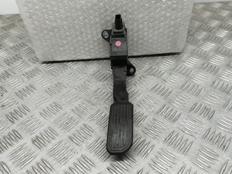 Recambio de potenciometro pedal para toyota avensis (t27) active referencia OEM IAM 7811002022  