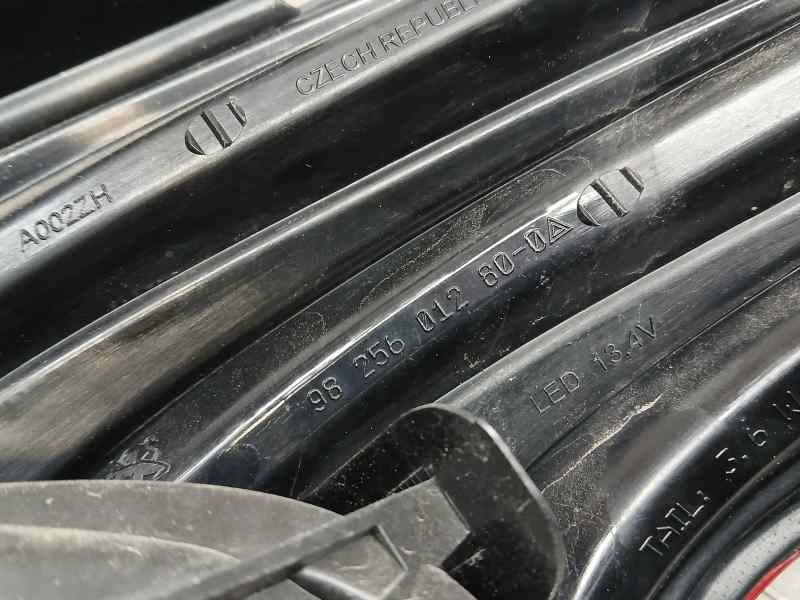 Recambio de piloto trasero izquierdo para peugeot 208 style referencia OEM IAM 9825601280  ROZADO