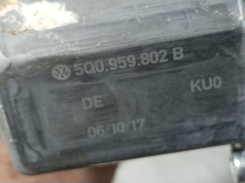 Recambio de motor elevalunas delantero derecho para skoda superb (3v3) active referencia OEM IAM 5Q0959802B BOSCH ELECTRICO