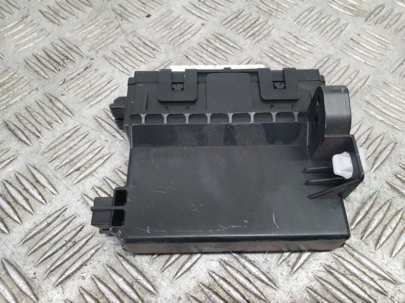 Recambio de modulo electronico para lexus is 300h referencia OEM IAM 8865053430 1778001575 DENSO
