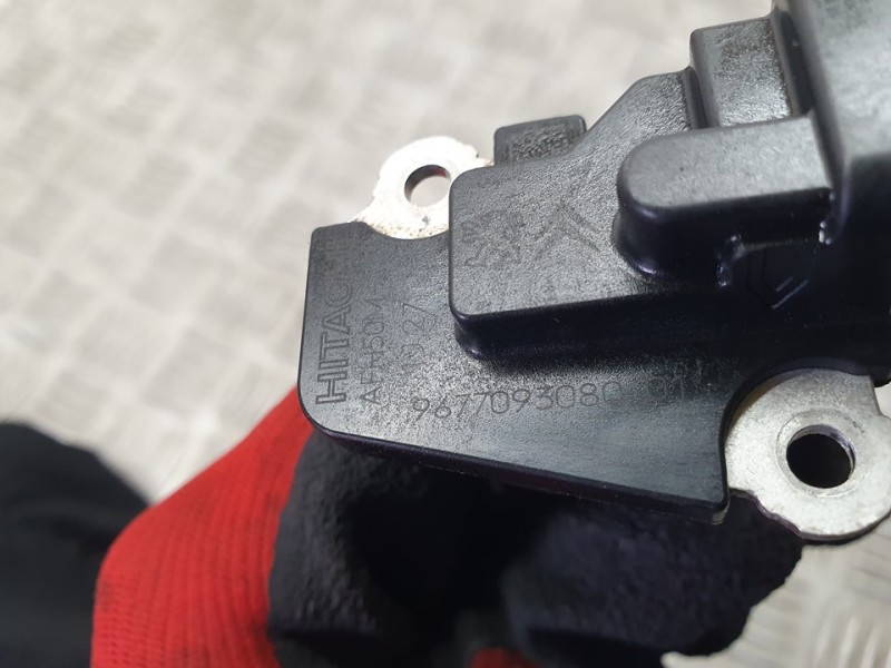 Recambio de caudalimetro para citroën c3 aircross c-series referencia OEM IAM 9677093080 AFH50M27 HITACHI