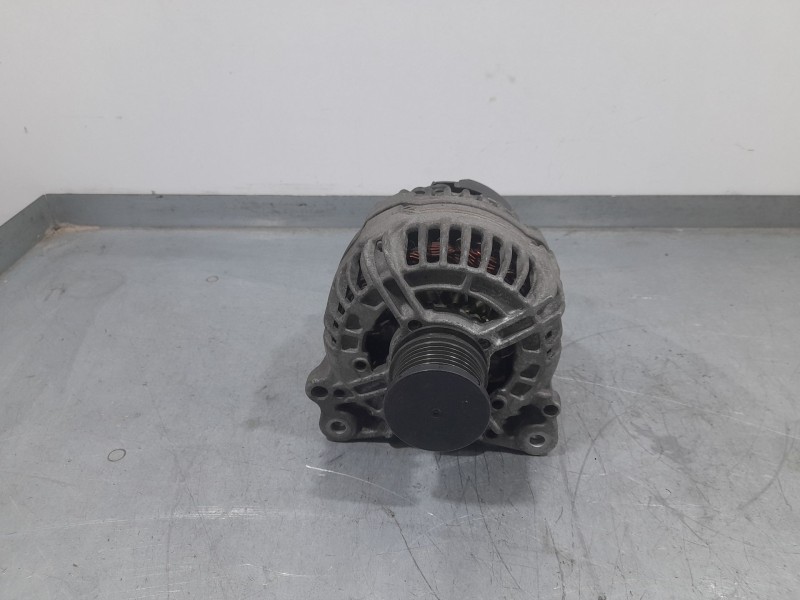 Recambio de alternador para volkswagen golf v (1k1) 1.9 tdi referencia OEM IAM 06F903023F BOSCH 0124525066