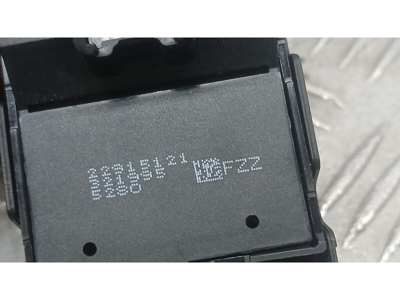 Recambio de mando elevalunas delantero izquierdo para opel insignia berlina selective referencia OEM IAM 22915121  