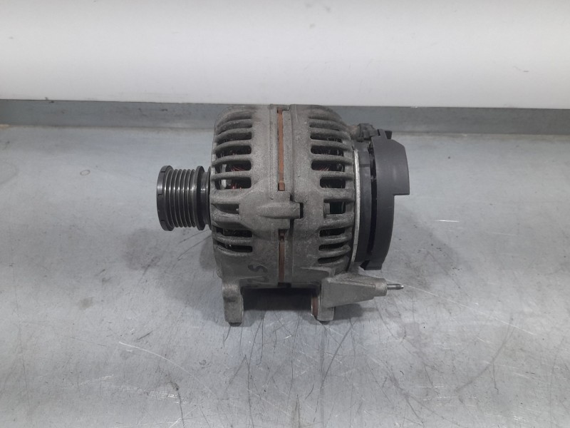 Recambio de alternador para volkswagen golf v (1k1) 1.9 tdi referencia OEM IAM 06F903023F BOSCH 0124525066