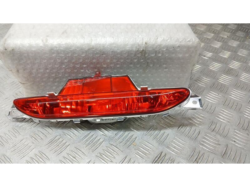 Recambio de piloto trasero central para peugeot 208 style referencia OEM IAM 9674308980  LUZ ANTINIEBLA