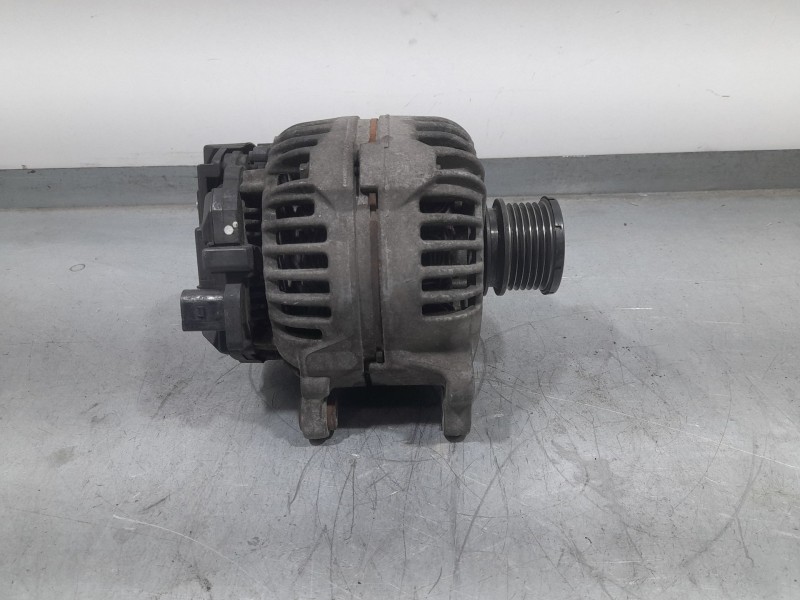 Recambio de alternador para volkswagen golf v (1k1) 1.9 tdi referencia OEM IAM 06F903023F BOSCH 0124525066