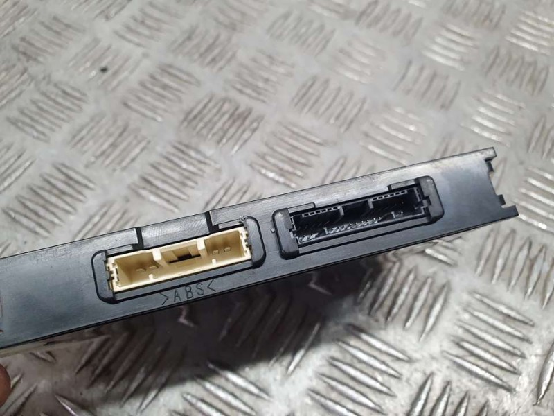 Recambio de modulo electronico para lexus is 300h referencia OEM IAM 8999053330 2325006754 DENSO