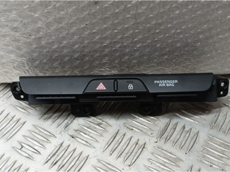 Recambio de warning para kia stonic (ybcuv) black edition referencia OEM IAM 93790H7010WK  